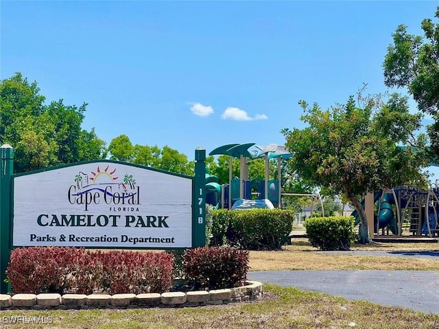 view of community / neighborhood sign