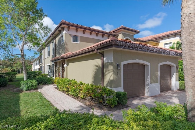 view of front of house featuring a garage