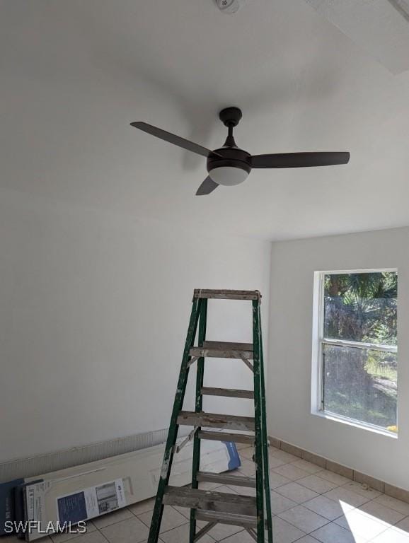 room details featuring ceiling fan