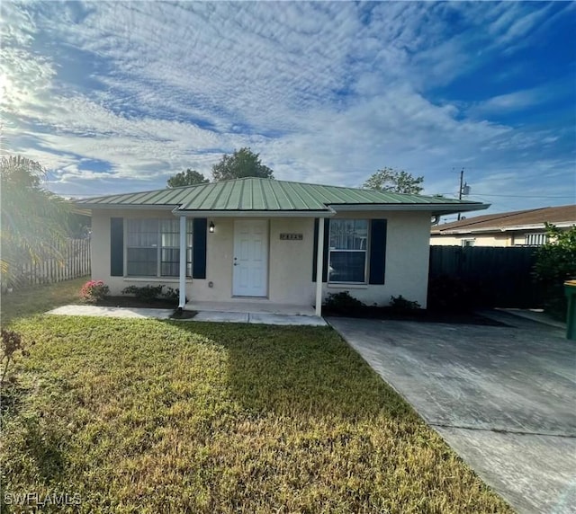 single story home featuring covered porch and a front lawn