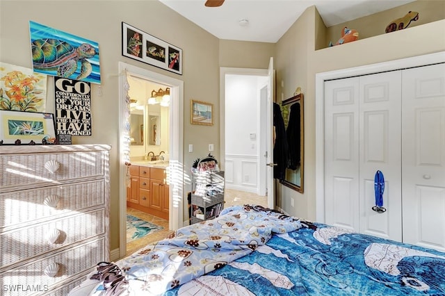 bedroom with sink, ensuite bathroom, a closet, and ceiling fan