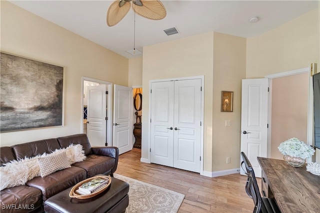 living room featuring light hardwood / wood-style floors and ceiling fan