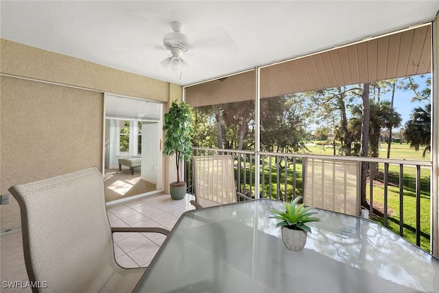 sunroom / solarium with ceiling fan