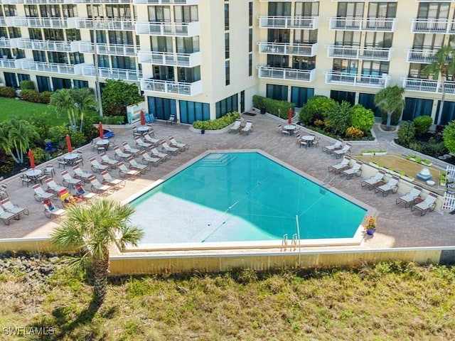 view of swimming pool