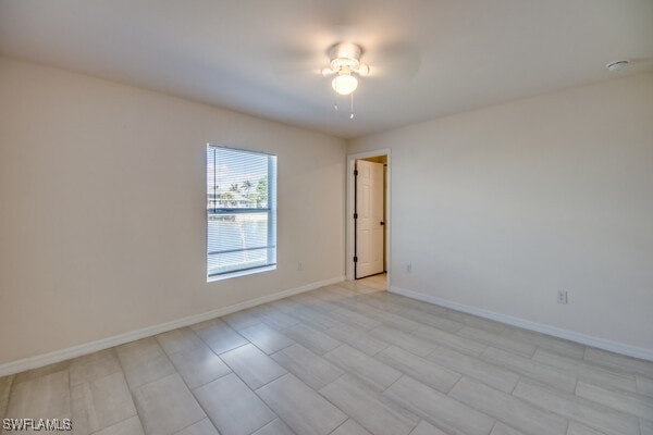 empty room featuring ceiling fan