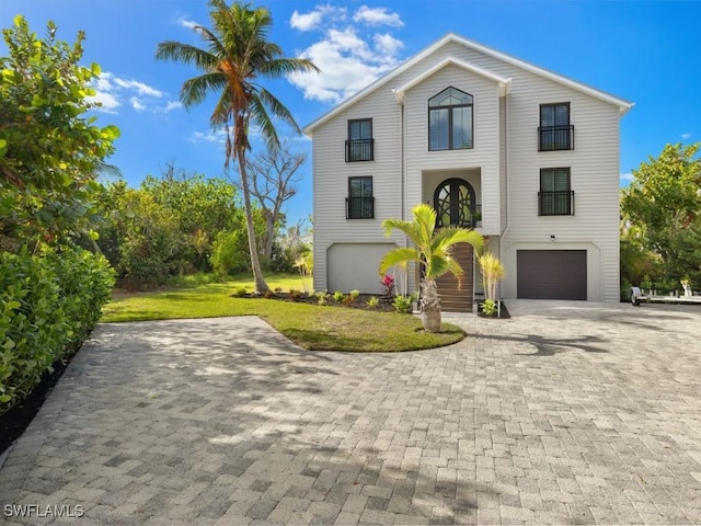 view of front of house featuring a front yard and a garage