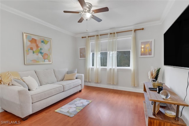 living room with ceiling fan, ornamental molding, wood finished floors, and baseboards