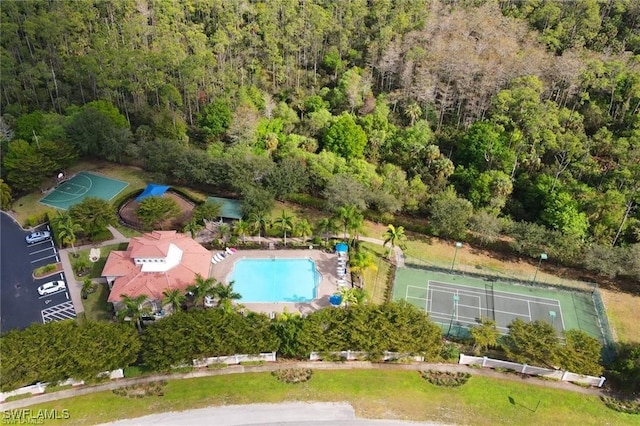 birds eye view of property featuring a wooded view