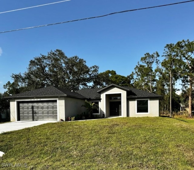 view of front facade featuring a garage and a front yard