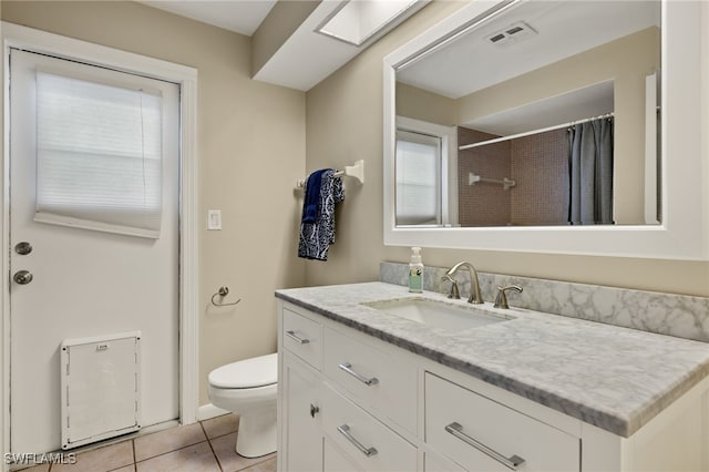 full bathroom featuring curtained shower, visible vents, toilet, vanity, and tile patterned flooring