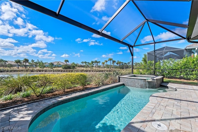 view of pool with an in ground hot tub, a patio area, and a lanai