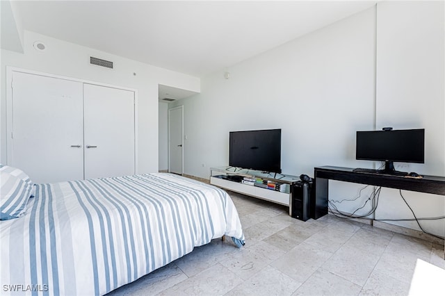 bedroom featuring a closet