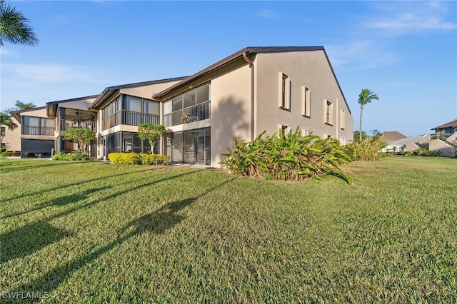 view of side of property featuring a lawn