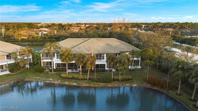 bird's eye view with a water view