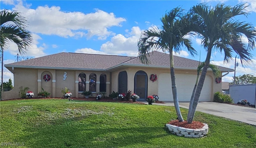 view of front of home featuring a front yard and a garage