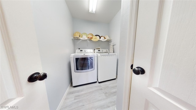 laundry room featuring light wood-type flooring and independent washer and dryer