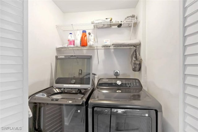 laundry room with washing machine and dryer