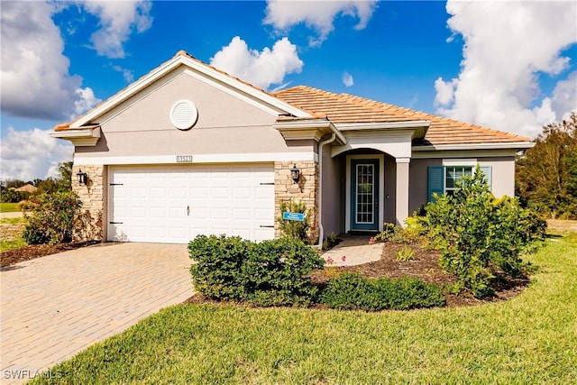 view of front of house featuring a front yard and a garage