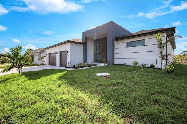 view of front of home featuring a front yard and a garage