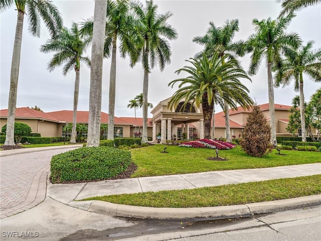 view of front of property with a front yard