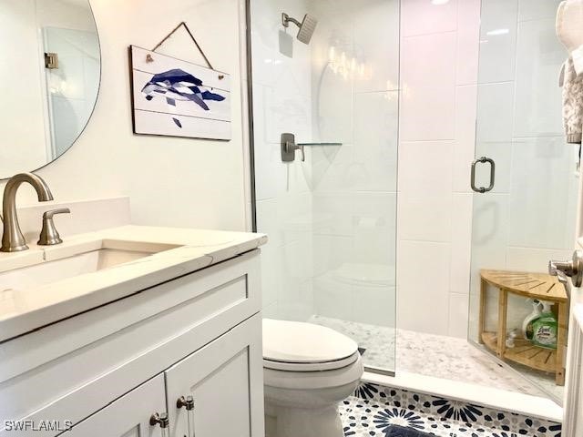 full bath with toilet, a shower stall, and vanity