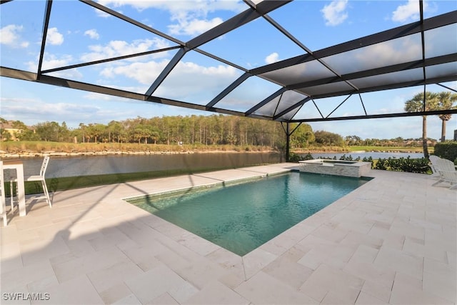 view of swimming pool featuring a lanai, a water view, a patio, and an in ground hot tub