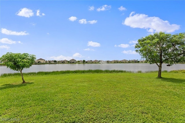 view of yard featuring a water view