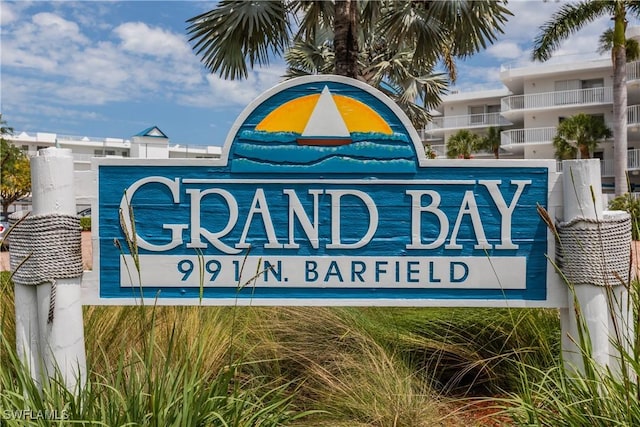 view of community / neighborhood sign