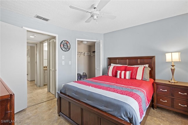 bedroom with ceiling fan, a textured ceiling, and a closet