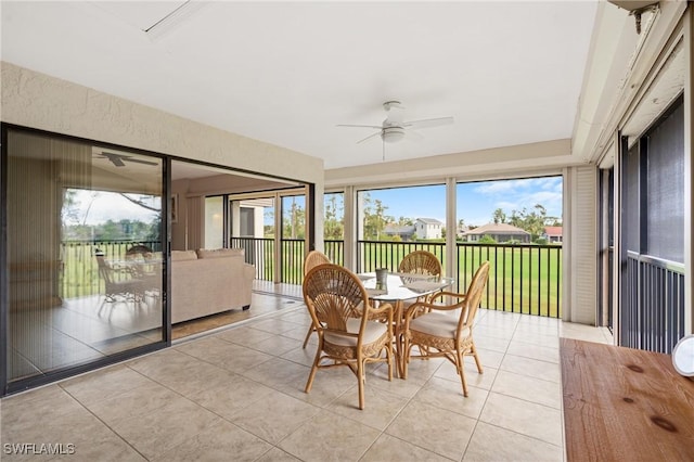 sunroom featuring a ceiling fan