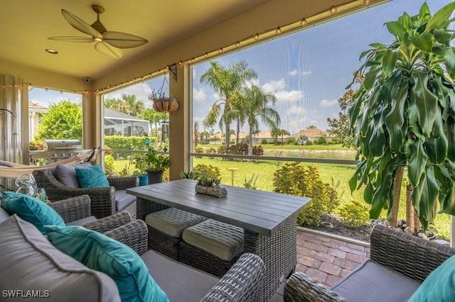 sunroom with ceiling fan