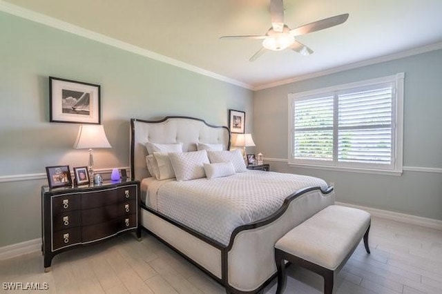 bedroom featuring light hardwood / wood-style floors, ceiling fan, and crown molding