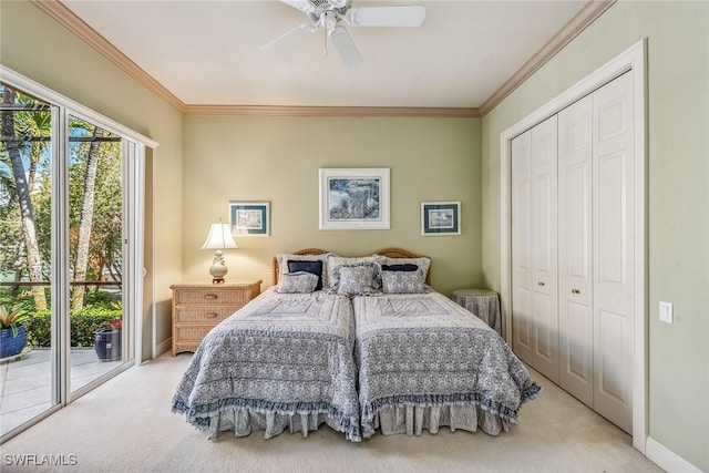 bedroom featuring access to exterior, light colored carpet, ceiling fan, crown molding, and a closet