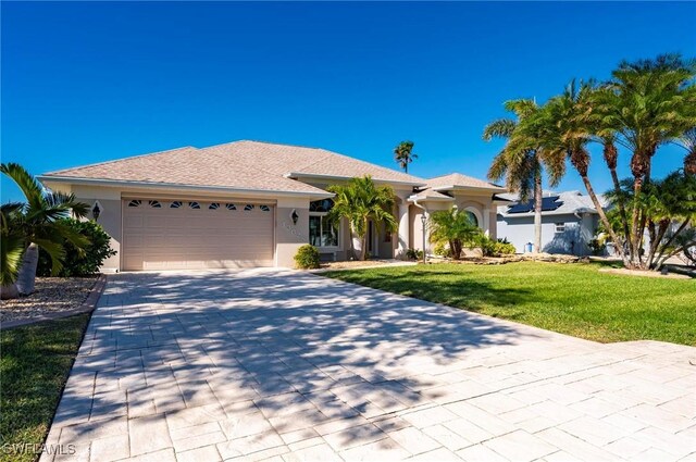 view of front facade featuring a garage and a front lawn