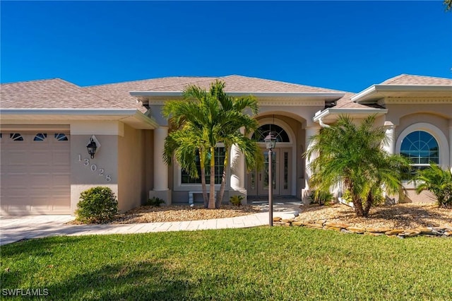 view of front of home featuring a front yard and a garage