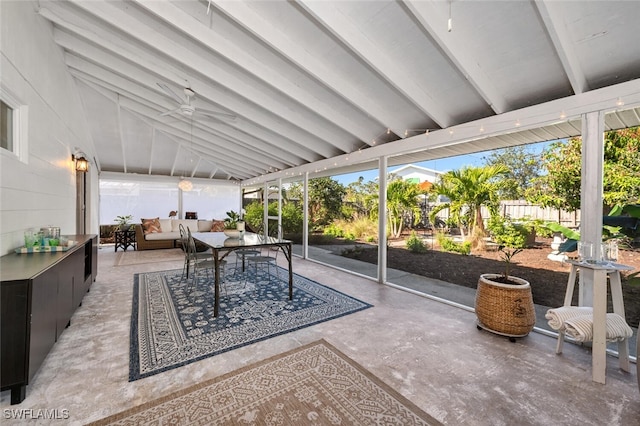 sunroom with vaulted ceiling