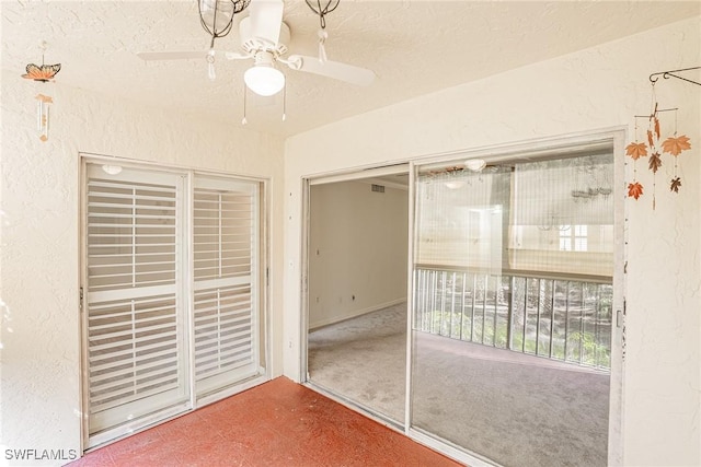 unfurnished bedroom with carpet flooring, ceiling fan, a textured ceiling, and a closet