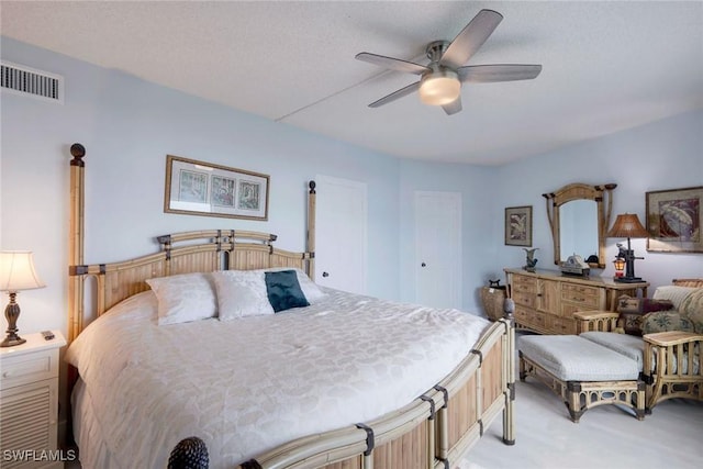 bedroom featuring ceiling fan and a textured ceiling