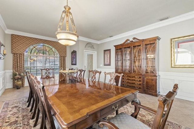 dining space with ornamental molding