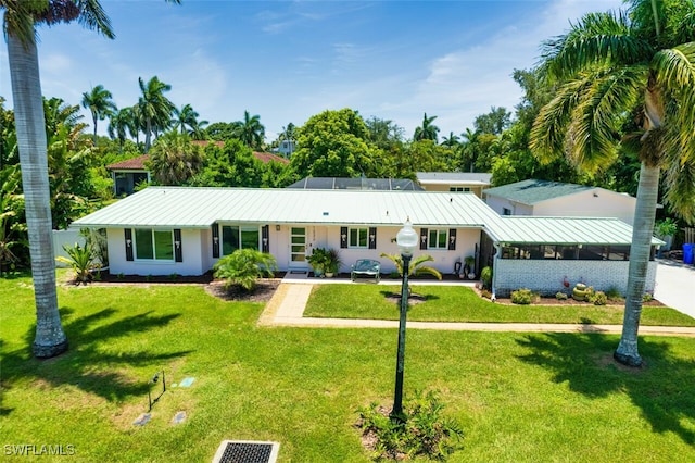 single story home with a front yard