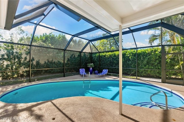 view of swimming pool featuring a patio