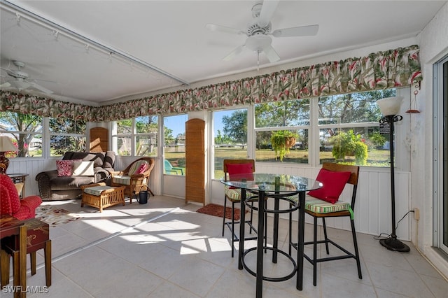 sunroom / solarium with ceiling fan