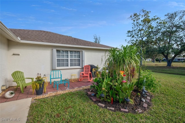 view of yard with a patio area