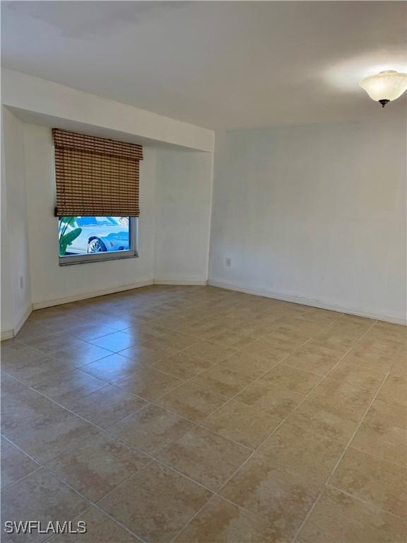 empty room featuring light tile patterned floors