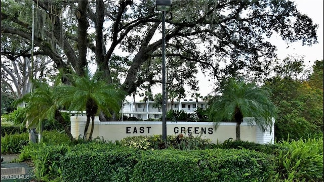 view of community / neighborhood sign