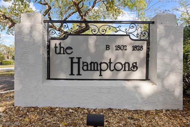 view of community / neighborhood sign