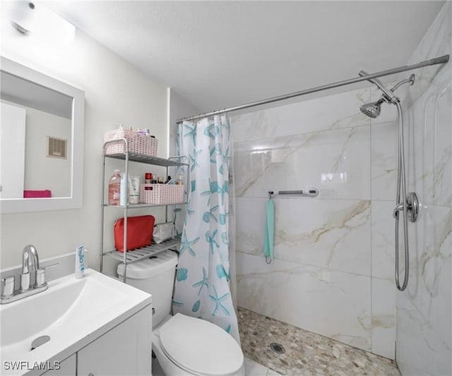 bathroom featuring a shower with curtain, vanity, and toilet