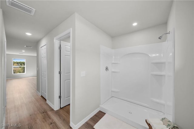 full bathroom with a shower, recessed lighting, visible vents, wood finished floors, and baseboards