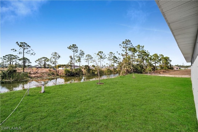 view of yard featuring a water view