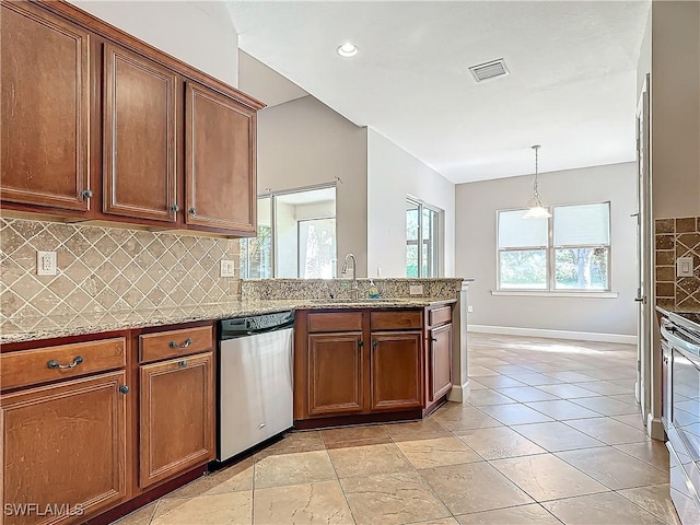 kitchen featuring decorative backsplash, appliances with stainless steel finishes, kitchen peninsula, and sink